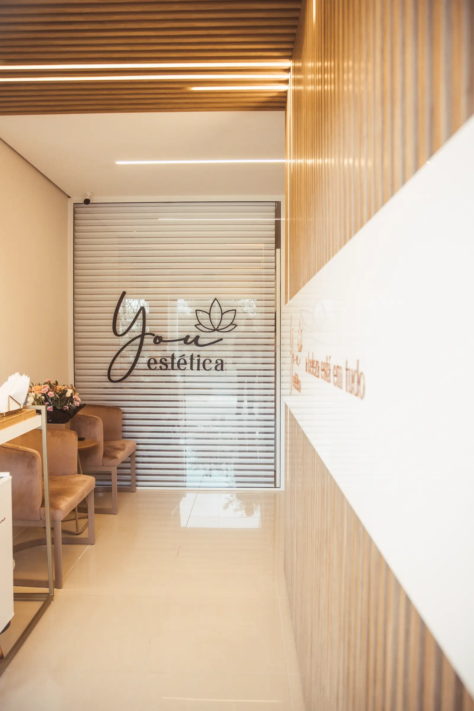 Sala de recepção da You Estética